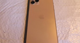 Good
													Apple iPhone 11 Pro Max - Unlocked, Gold, 64 GB, A2161, photo 3 of 4