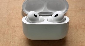 Used
													Apple AirPods Pro 2nd Gen - Lightning, photo 1 of 8