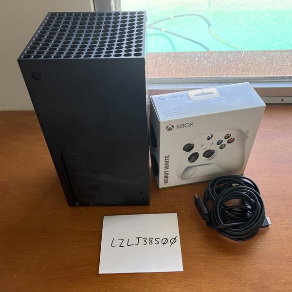 Xbox Series X (2020) - 1 TB, Black, standard