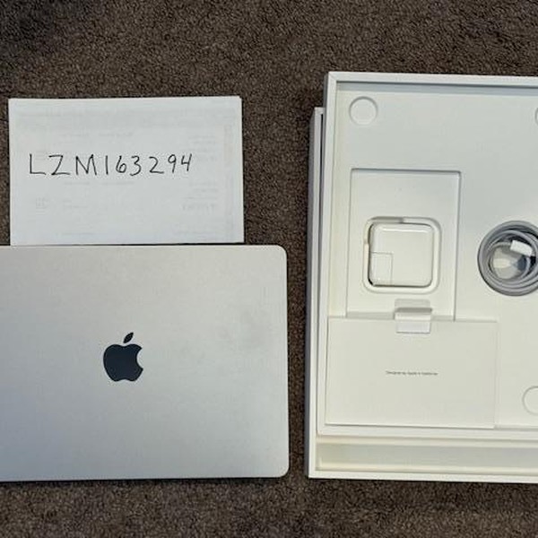 MacBook Air 2022 (M2) - 13 inch - 256 GB, Gray, 8 GB, Apple M2