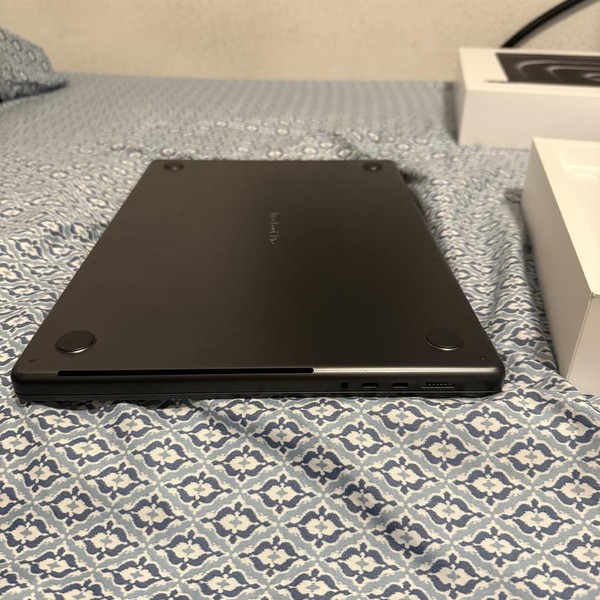 MacBook Pro Late 2023 (M3) - 16 inch - 512 GB, Black, 18 GB, Apple M3 Pro 12-core, 18-core GPU