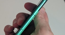 Mint
													Motorola Razr (2025) - Unlocked, Green, 256 GB, 8 GB, photo 5 of 9