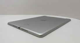 Good
													Apple iPad 7th Gen - Unlocked, Silver, 32 GB, A2200, photo 4 of 6
