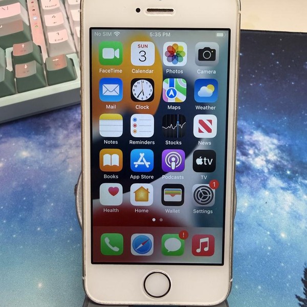 Apple iPhone SE 1st Gen 2016 - Unlocked, 16 GB, Gold, A1723