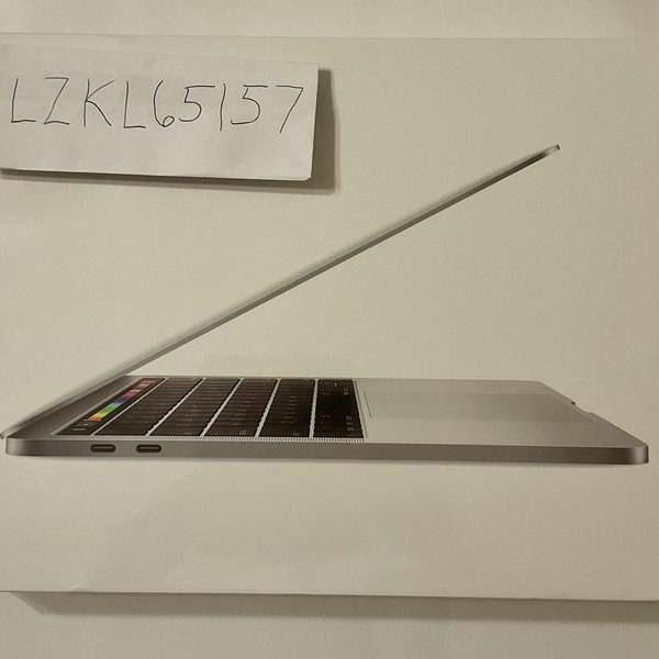 MacBook Pro 2019 - 13 inch - 128 GB, Silver, 8 GB, Intel Core i5