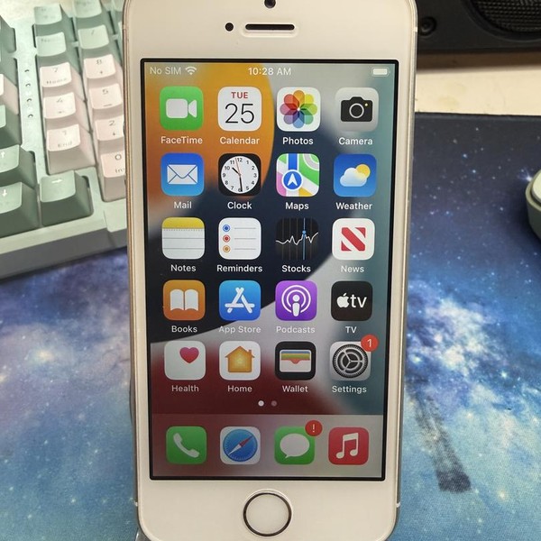 Apple iPhone SE 1st Gen 2016 - Unlocked, 16 GB, Silver, A1723
