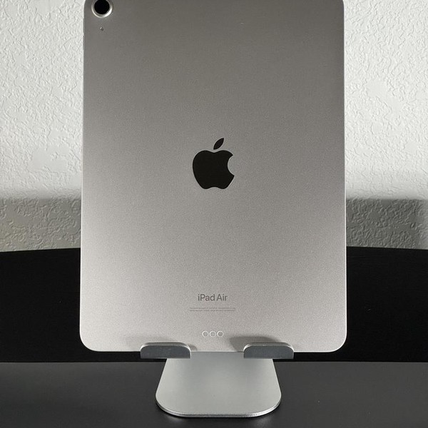 Apple iPad Air (5th Gen) - Wi-Fi, 64 GB, Starlight, A2588