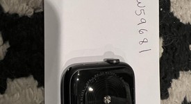 Good
													Apple Watch SE 1st Gen 44mm - Gray, A2352 - GPS, Aluminum, photo 2 of 16