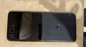 Good
													Motorola Razr Plus (2024) - Unlocked, Navy Blue, 256 GB, 12 GB, photo 4 of 11