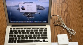 Good
													MacBook Air 2017 - 13" - I5, Silver, 256 GB, 4 GB, photo 1 of 10
