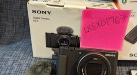 Mint
													Sony ZV-1, photo 4 of 9