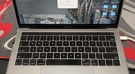 Mint
													MacBook Pro 2016 (With Touch Bar) - 13" - Silver, 256 GB, 8 GB, photo 1 of 12
