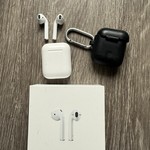 Used Apple AirPods 1st Gen - Lightning Case