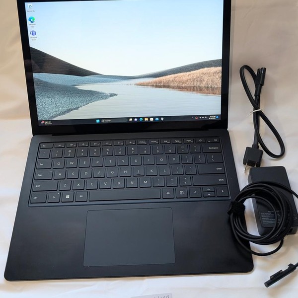 Microsoft Surface Laptop 3 - 256 GB, Black, 16 GB, Intel Core i7, 13.5 inch