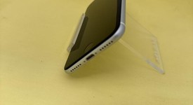 Good
													Apple iPhone SE 2nd Gen 2020 - Unlocked, White, 64 GB, A2275, photo 5 of 6