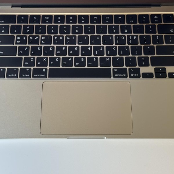MacBook Air 2022 (M2) - 13 inch - 256 GB, Starlight, 8 GB, Apple M2