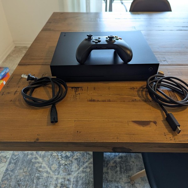 Xbox One X (2017) - Black, Standard