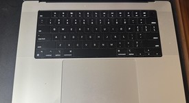 Good
													MacBook Pro 2021 - 16" - Apple M1 Pro 10-core, Silver, 1 TB, 16 GB, photo 4 of 6