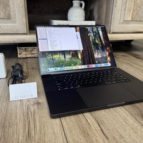 MacBook Pro Late 2023 (M3) - 16 inch - 1 TB, Black, 36 GB, Apple M3 Pro 12-core, 18-core GPU