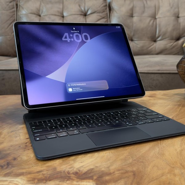 Apple iPad Pro 12.9 inch 6th Gen 2022 - Wi-Fi, 128 GB, Gray