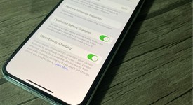 Good
													Apple iPhone Xs - Unlocked, Silver, 64 GB, A1920, photo 2 of 7