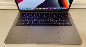 Good
													MacBook Pro 2017 (No Touch Bar) - 13" - I5, Gray, 256 GB, 16 GB, photo 4 of 8