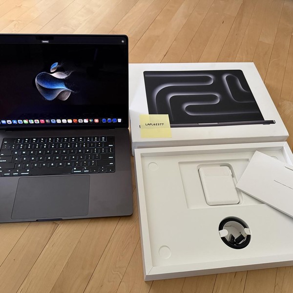 MacBook Pro 2024 - 16 inch - 1 TB, Space Black, 48 GB, Apple M4 Max 16-core