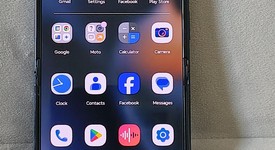 Good
													Motorola Razr (2025) - Unlocked, Blue, 256 GB, 8 GB, photo 4 of 11