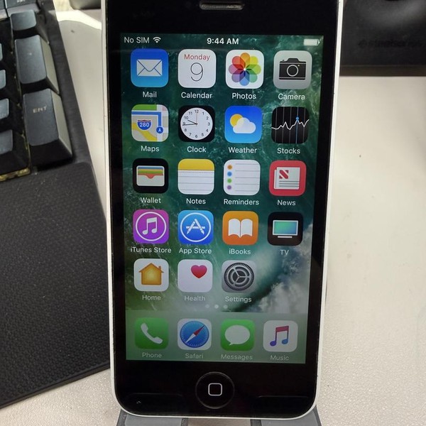 Apple iPhone 5C - Unlocked, 8 GB, White, A1532