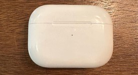 Used
													Apple AirPods Pro 2 - Lightning, photo 1 of 3