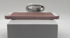 Good
													Apple iPhone SE 1st Gen 2016 - Unlocked, Rose Gold, 32 GB, A1662, photo 5 of 10