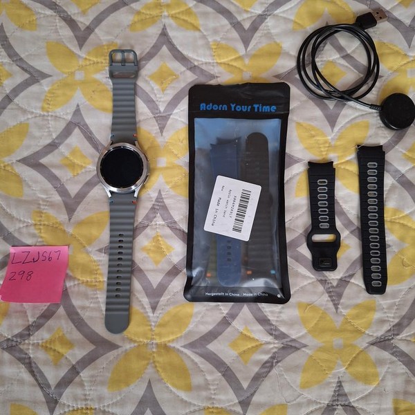 Samsung Galaxy Watch4 Classic - Wi-Fi, Silver, 46mm