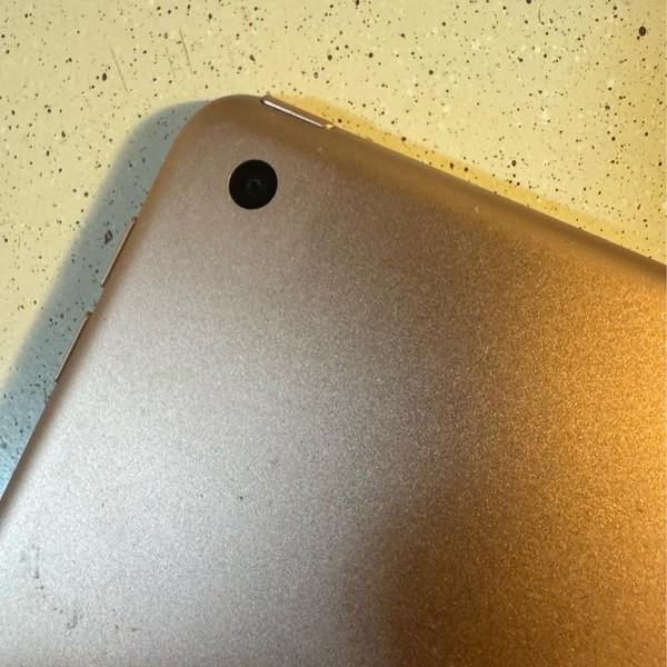 Apple iPad 8th Gen - Wi-Fi, 32 GB, Gold, A2270