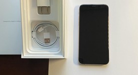 Good
													Apple iPhone Xs - Sprint, Gold, 64 GB, A1920, photo 3 of 9