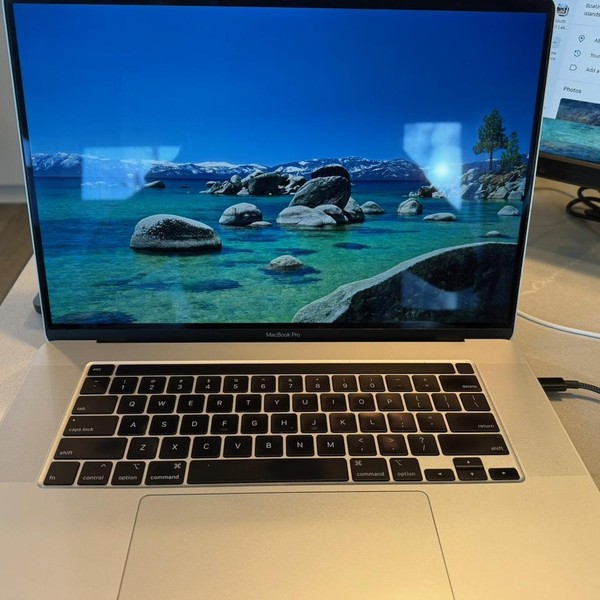 MacBook Pro 2019 - 16 inch - 512 GB, Silver, 16 GB, Intel Core i7