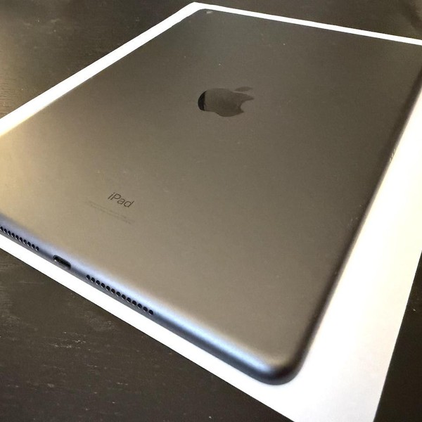 Apple iPad 7th Gen - Wi-Fi, 32 GB, Gray, A2197