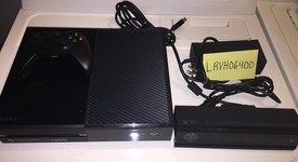 Mint
													Xbox One (2013) - Black, 500 GB, photo 6 of 6