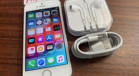 Good
													Apple iPhone SE 1st Gen 2016 - Unlocked, Silver, 64 GB, A1662, photo 1 of 3