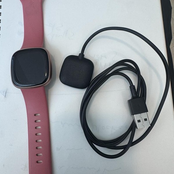 Fitbit Versa 4 - Rose Gold