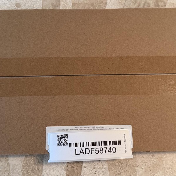 Apple iPad 6th Gen - Wi-Fi, 32 GB, Gray, A1893