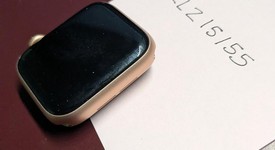 Fair
													Apple Watch SE 1st Gen 40mm - Gold, A2351 - GPS, Aluminum, photo 6 of 6