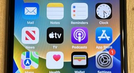 Good
													Apple iPhone SE 3rd Gen 2022 - T-Mobile, Midnight, 64 GB, A2595, photo 1 of 7