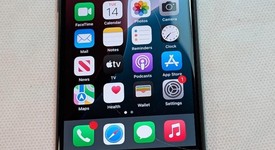 Fair
													Apple iPhone SE 2nd Gen 2020 - Unlocked, Black, 64 GB, A2275, photo 1 of 5