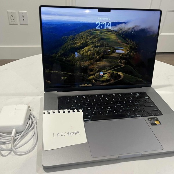 MacBook Pro 2021 - 16 inch - 512 GB, Silver, 16 GB, Apple M1 Pro 10-core