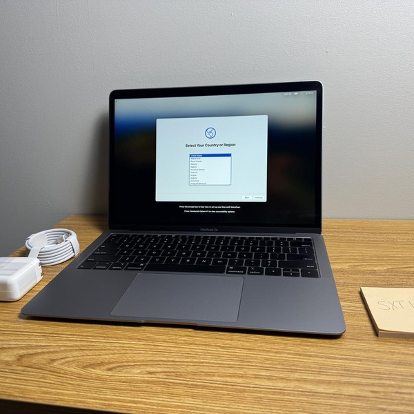 MacBook Air 2019 - 13 inch - 128 GB, Gray, 8 GB, Intel Core i5