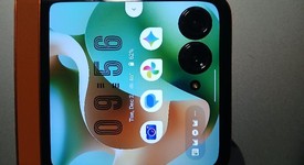 Mint
													Motorola Razr (2024) - Cricket, Orange, 256 GB, 8 GB, photo 5 of 7