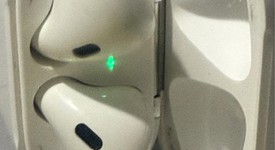Used
													Apple AirPods 2nd Gen - Lightning Case, photo 1 of 11