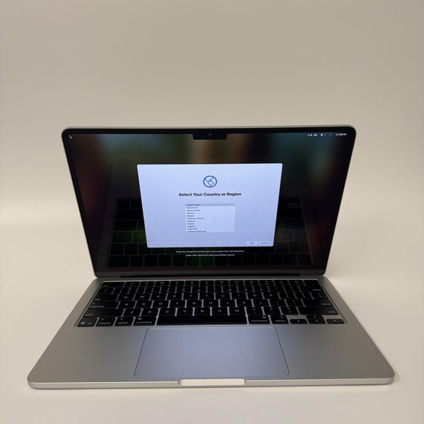 MacBook Air 2022 (M2) - 13 inch - 256 GB, Silver, 8 GB, Apple M2