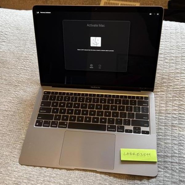 MacBook Air 2020 - 13 inch - 128 GB, Silver, 8 GB, Apple M1