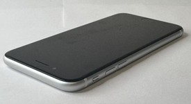 Good
													Apple iPhone SE 2nd Gen 2020 - Unlocked, White, 128 GB, A2275, photo 3 of 8